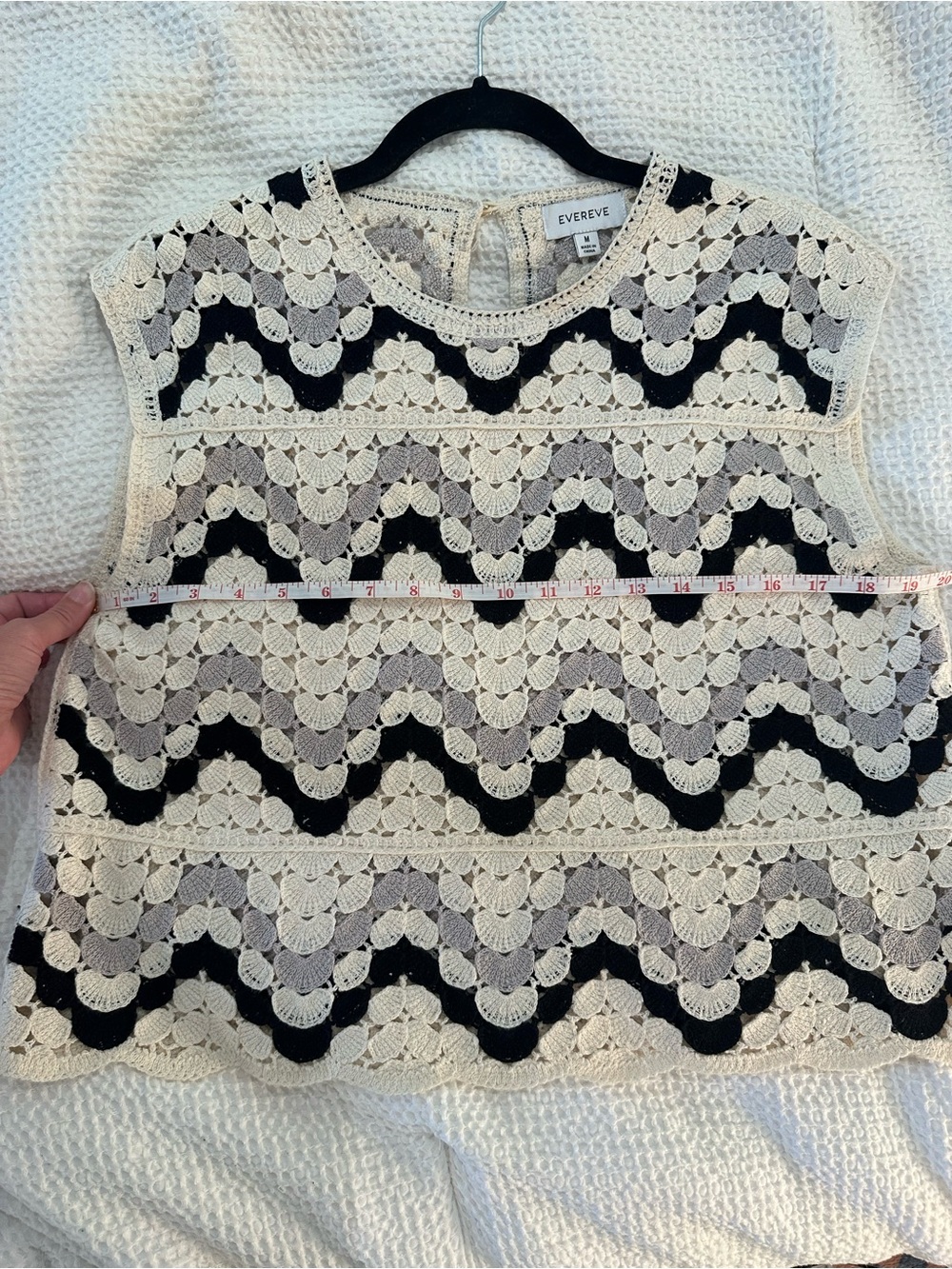 Evereve Boho Crochet Knit Top Medium Ivory Gray Black Scallop Sleeveless Cotton - Picture 9 of 9